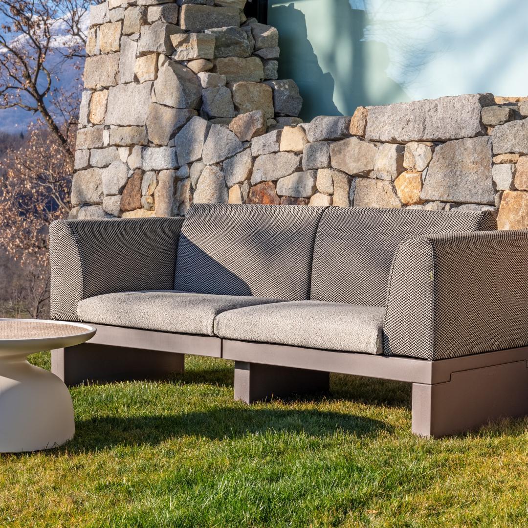 Serralunga Riviera Sofa 2-Sitzer Castoro mit Armlehne