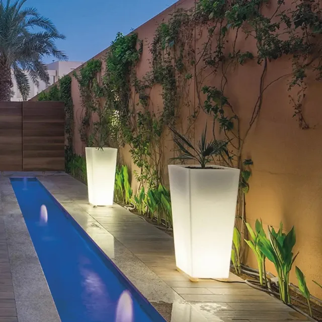 Serralunga Kabin Maxi Pflanztopf Licht weiss neutral
