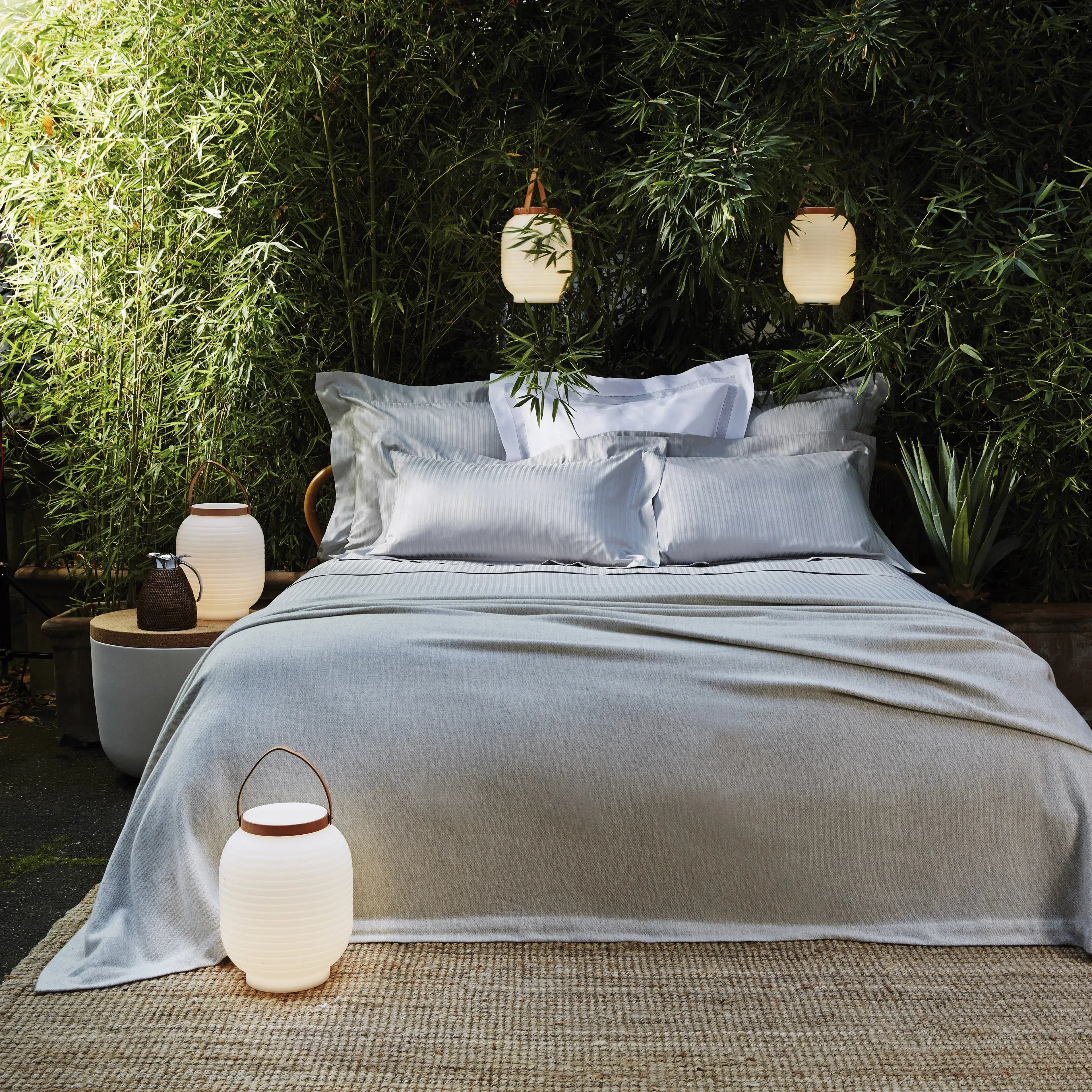 Serralunga Honey Tischlampe LED RGBW 6000K Akku IP65
