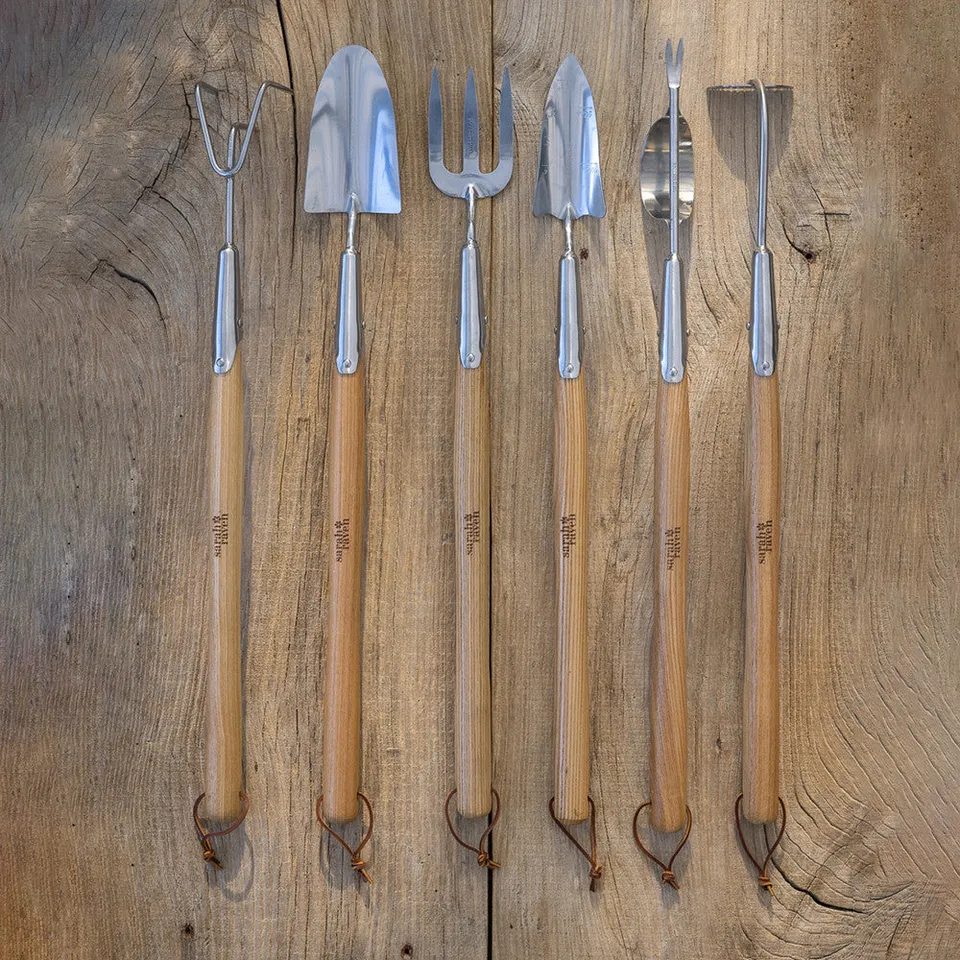 Sarah Raven Pflanzkelle Edelstahl Esche 71cm Gravur
