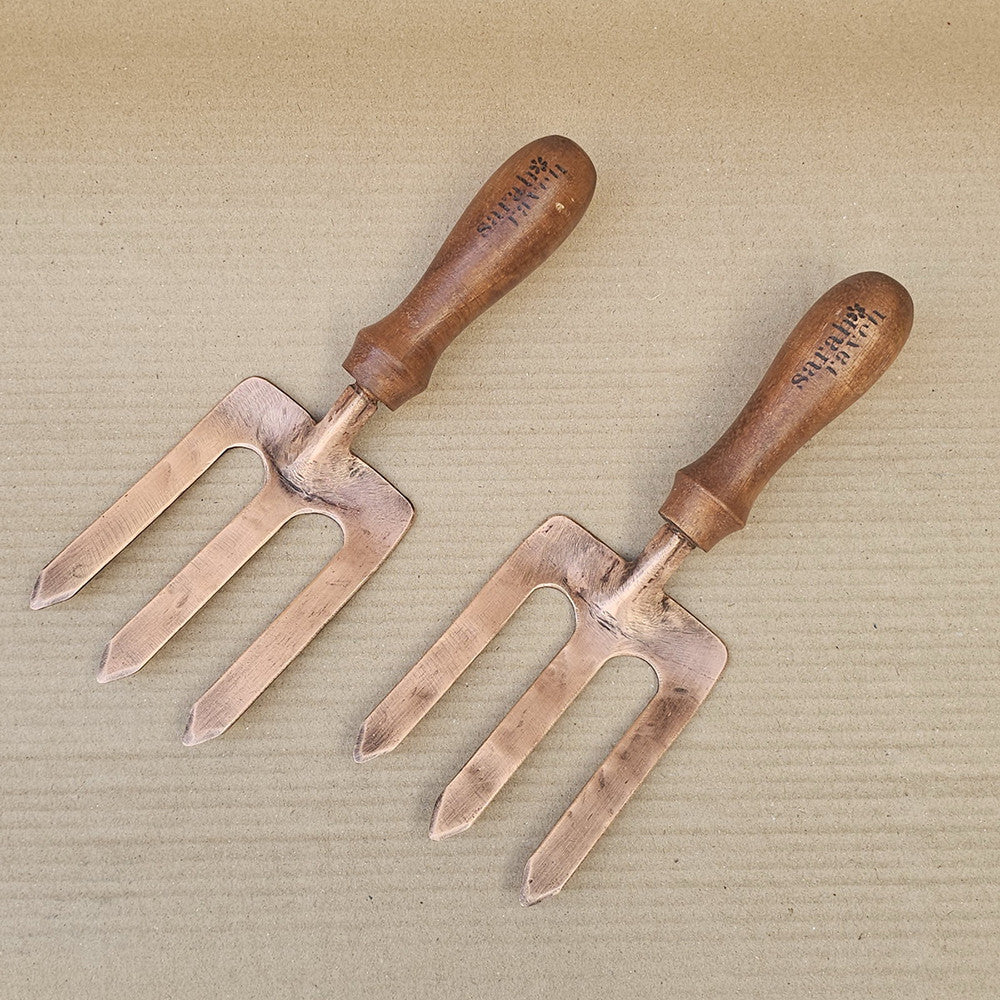 Sarah Raven Gardening Lifestyle Kupfer Fork Pflanzkelle rostfrei