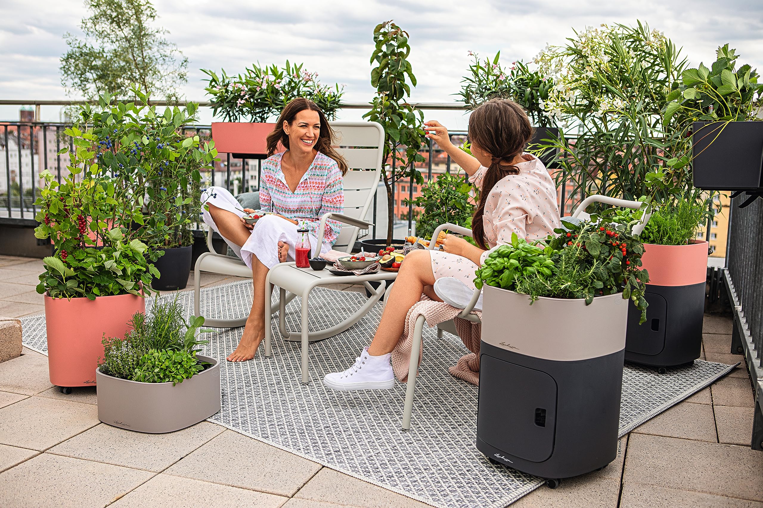 Lechuza Pila Planter 35 korallrot mit Bewässerung