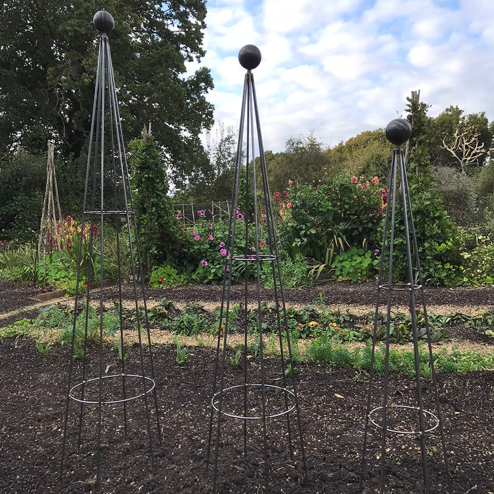 Sarah Raven Hampton Obelisk Rankhilfe Stahl klein 1,2m rost