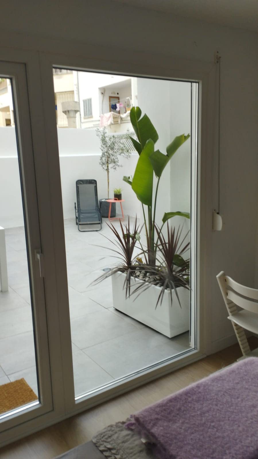 elho Vivo Long Blumenkasten weiß 90 cm mit Rollen