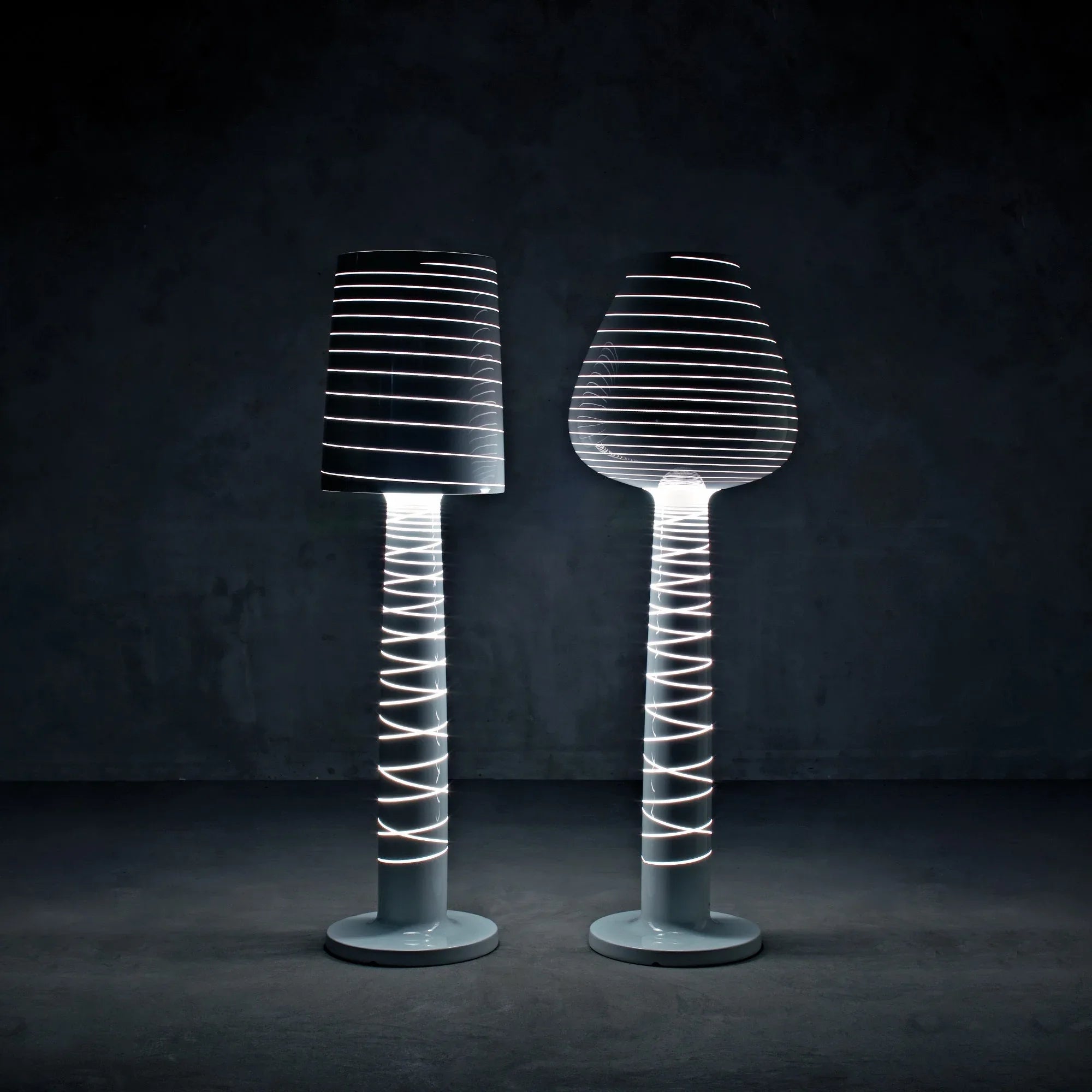 Serralunga Lady Jane Stehlampe 2m Lackiert Weiß Outdoor
