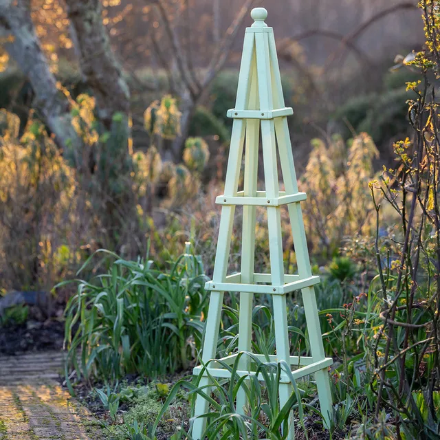 Sarah Raven Wooden Obelisk Rankhilfe 153 cm Mango-Holz Grün