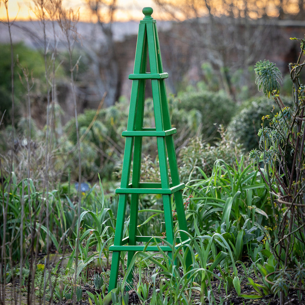 Sarah Raven Wooden Obelisk Rankhilfe 153 cm Mango-Holz Grün