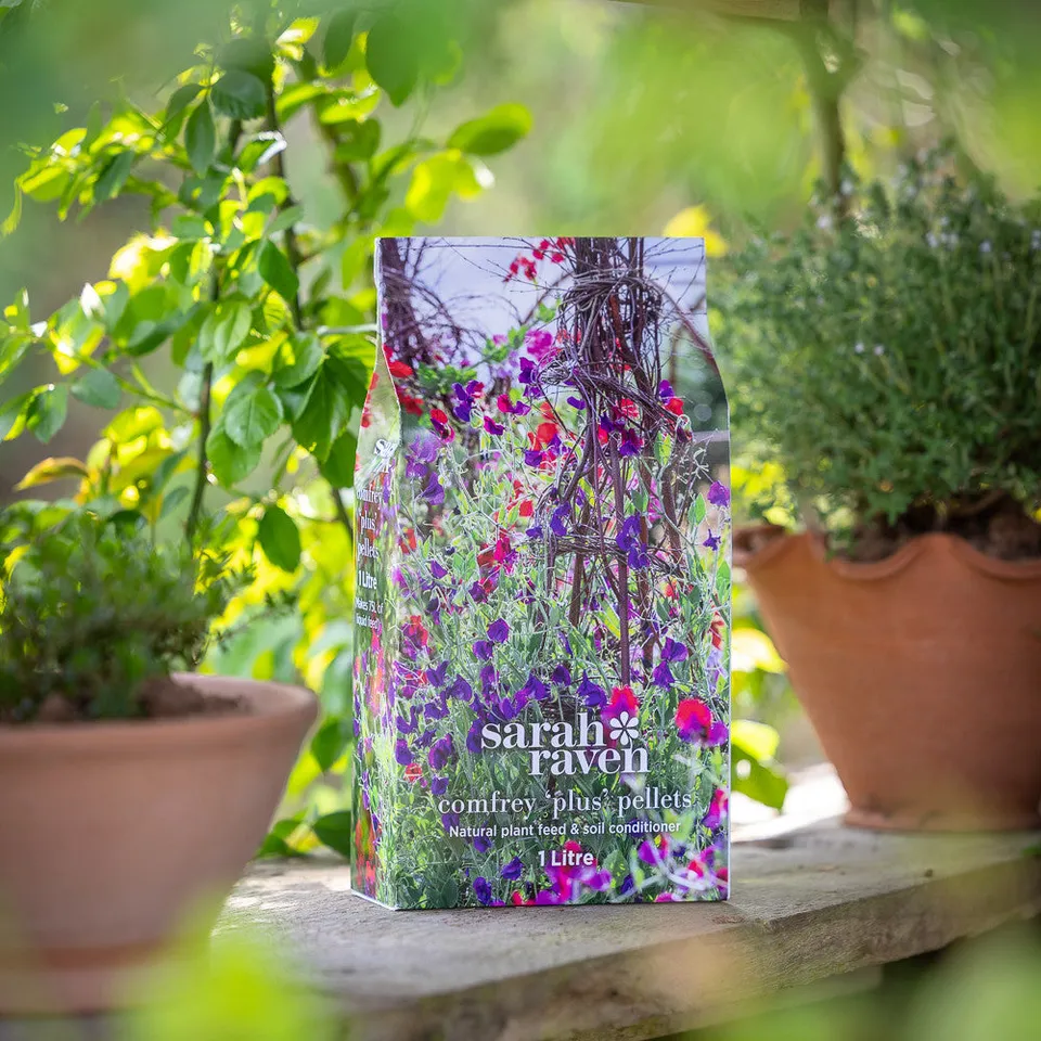 Sarah Raven Comfrey Plus Pellets Pflanzendünger 1L natürlich