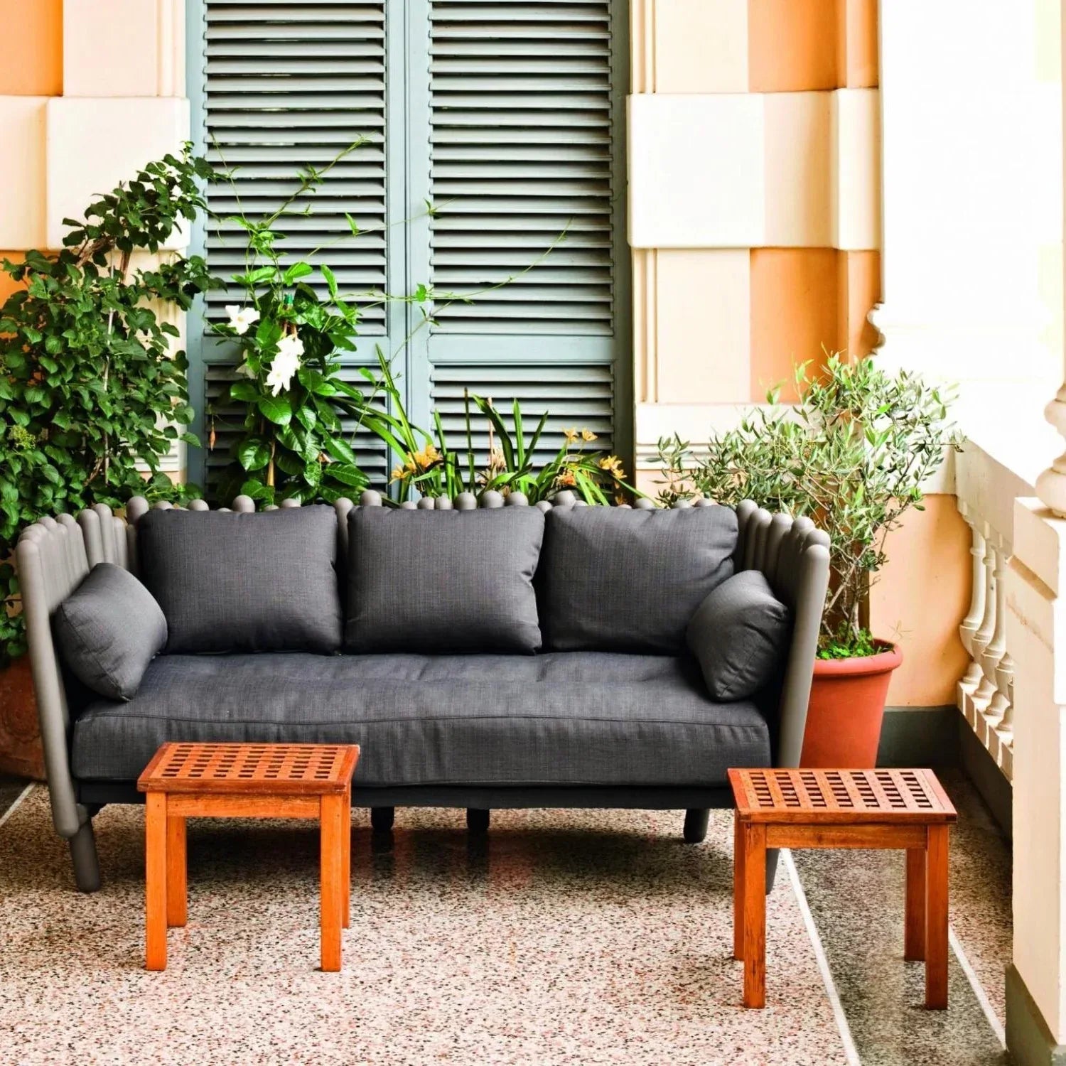 Serralunga Canisse Sofa Weiß rund Outdoor mit Kissen