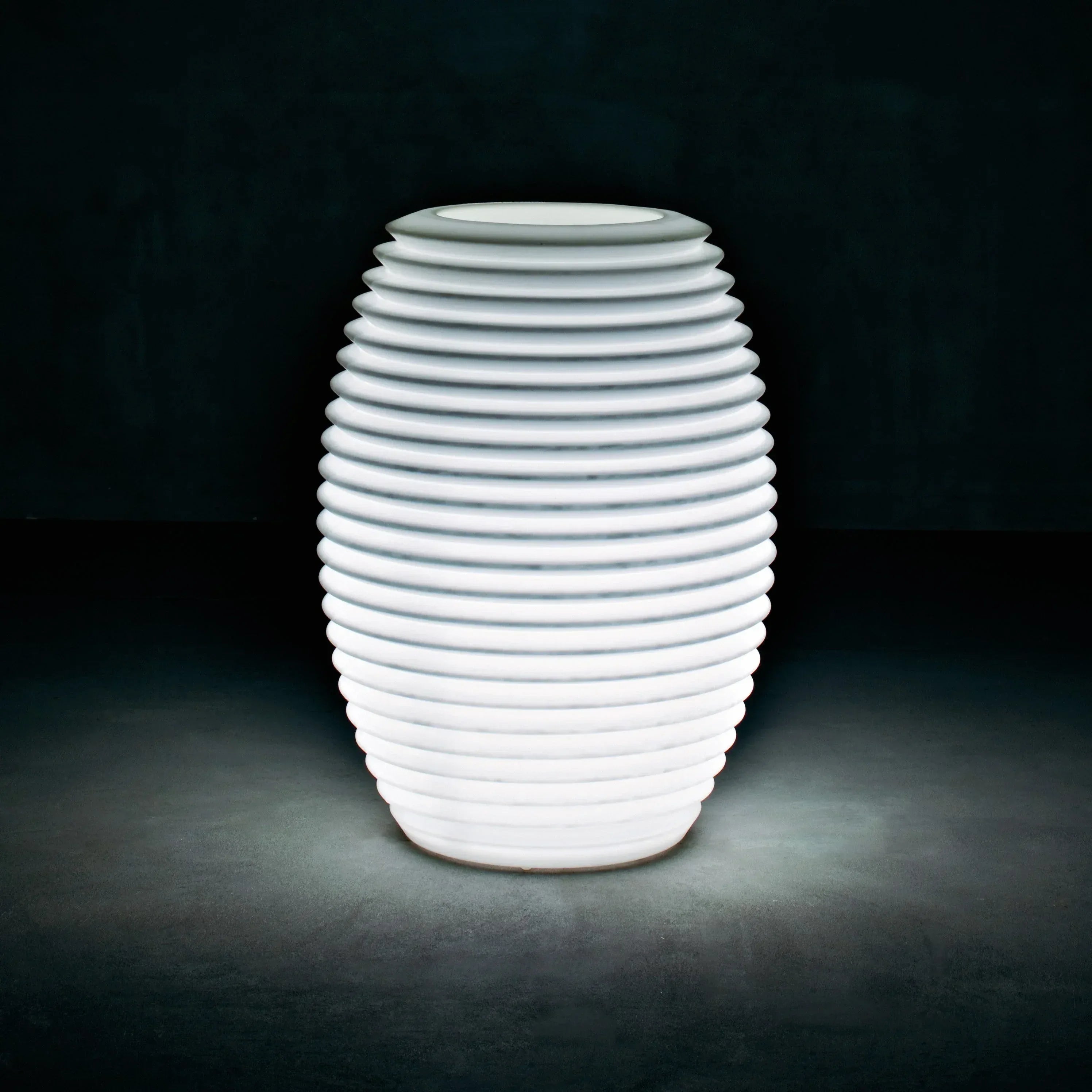 Serralunga Top Pot Pflanztopf mit Licht RGB Kabel transluzent