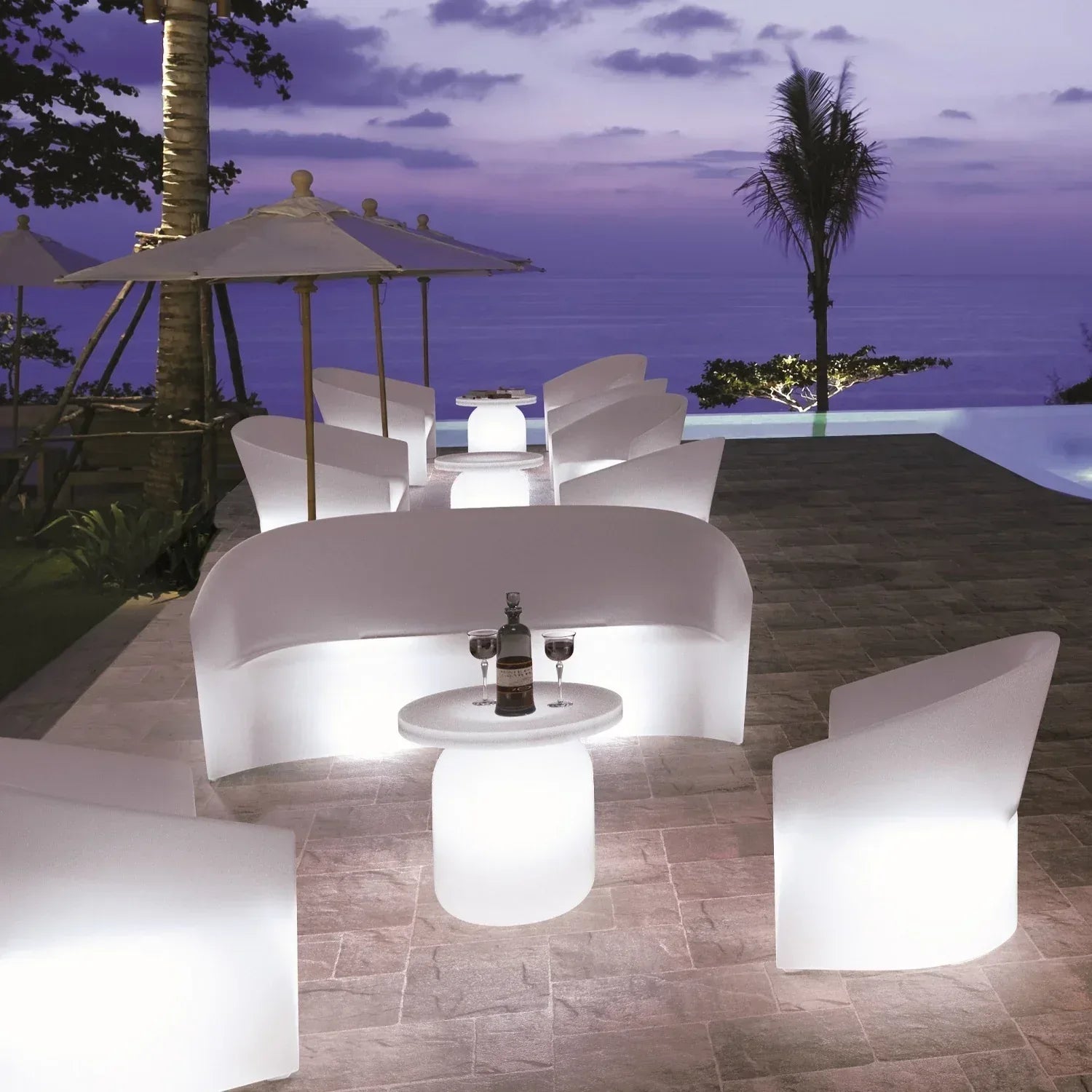 Serralunga Juju Tisch Neutral mit Licht RGB kabellos