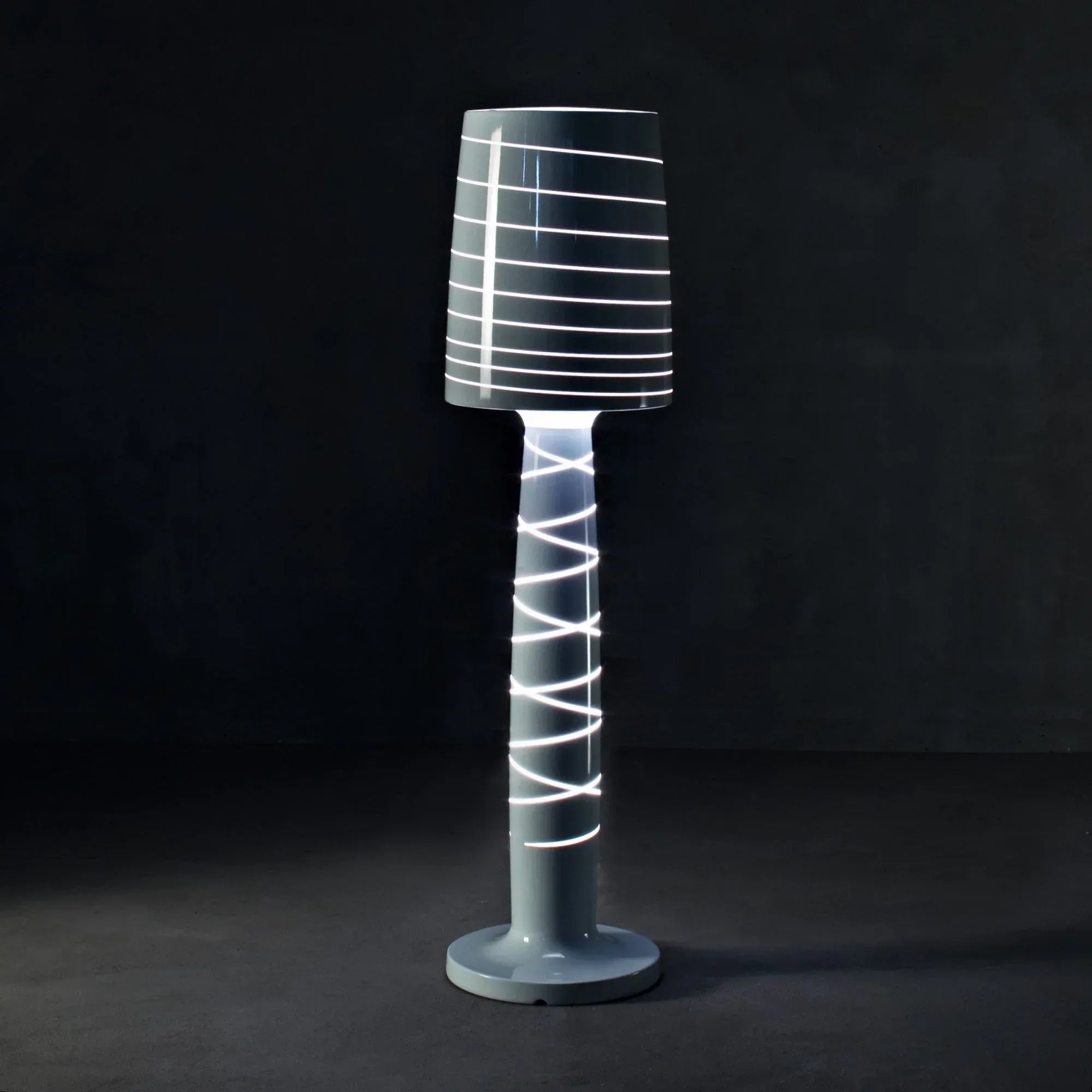 Serralunga Miss Jane Stehlampe Bodenlampe Lackiert Weiß