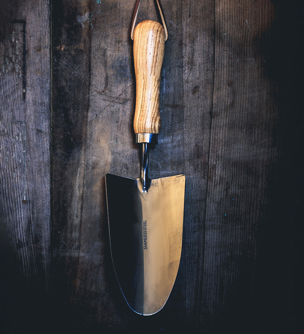 Sarah Raven Gardening Pflanzkelle Edelstahl Esche 32cm