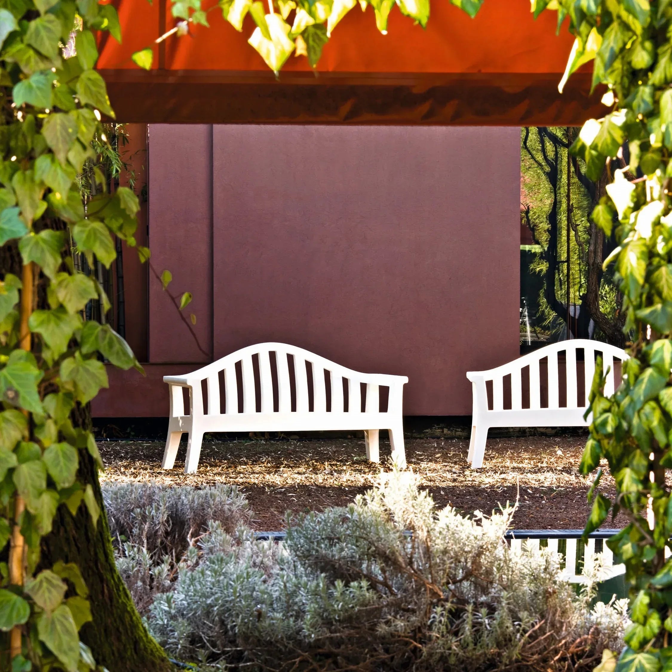 Serralunga Giulietta Gartenbank weiss Outdoor Kunststoff