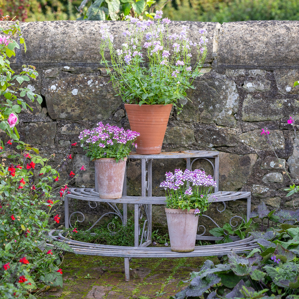 Sarah Raven Gardening Plant Theatre Pflanzregal Metall Low 3-stufig